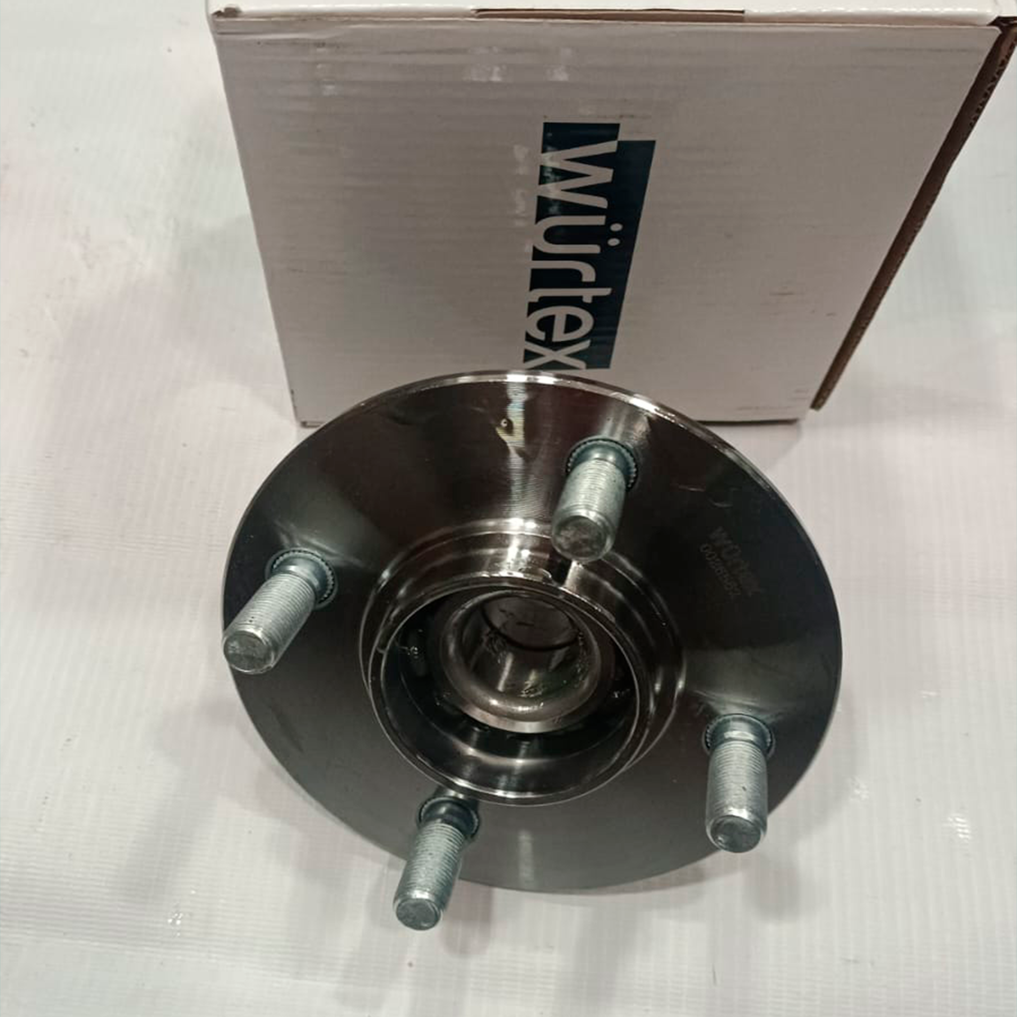 Maza de Rueda Trasera con Rodamiento - Nissan V16 y Sentra - Wurtex